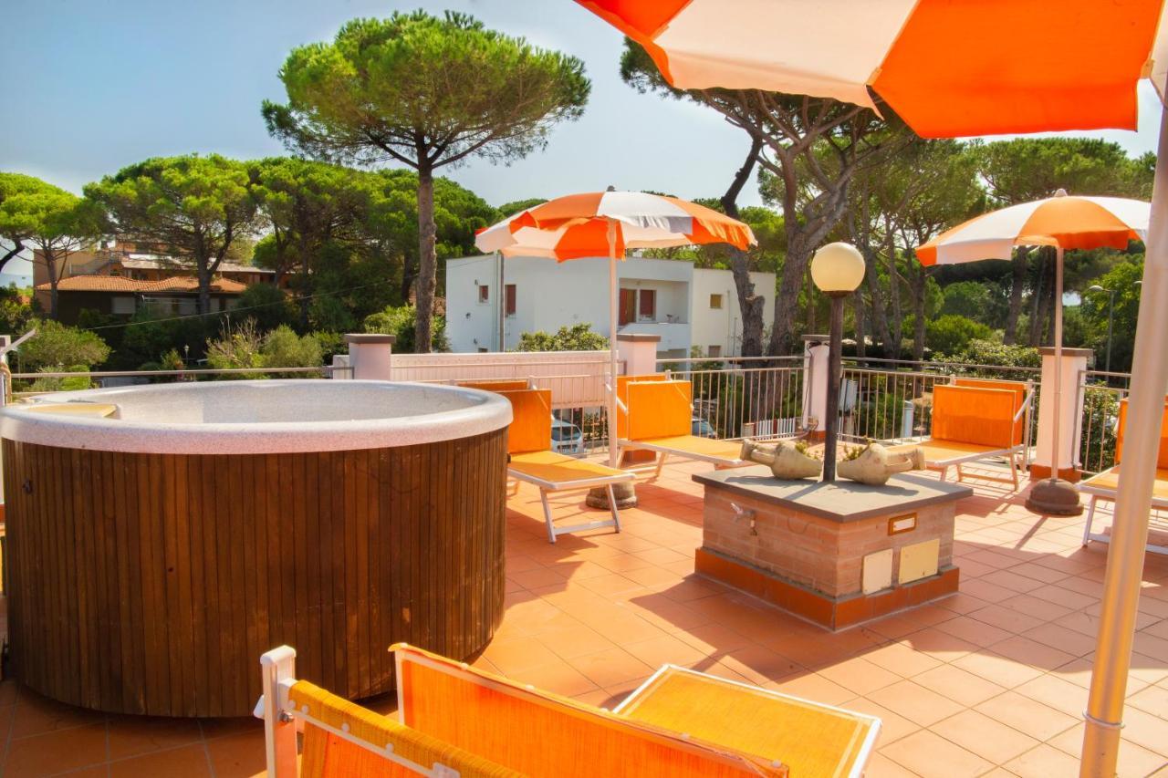 Residence Le Rose Marina Di Bibbona Exterior foto