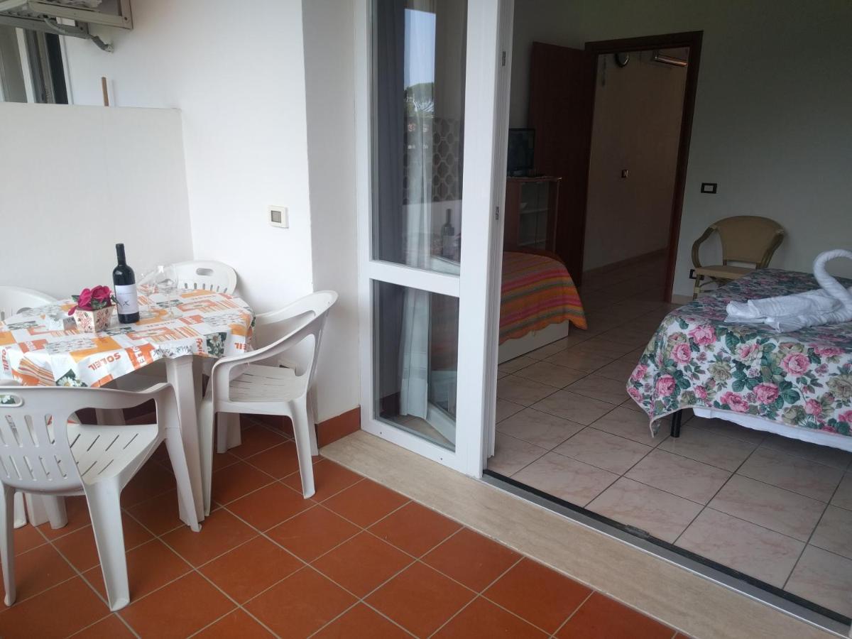 Residence Le Rose Marina Di Bibbona Exterior foto