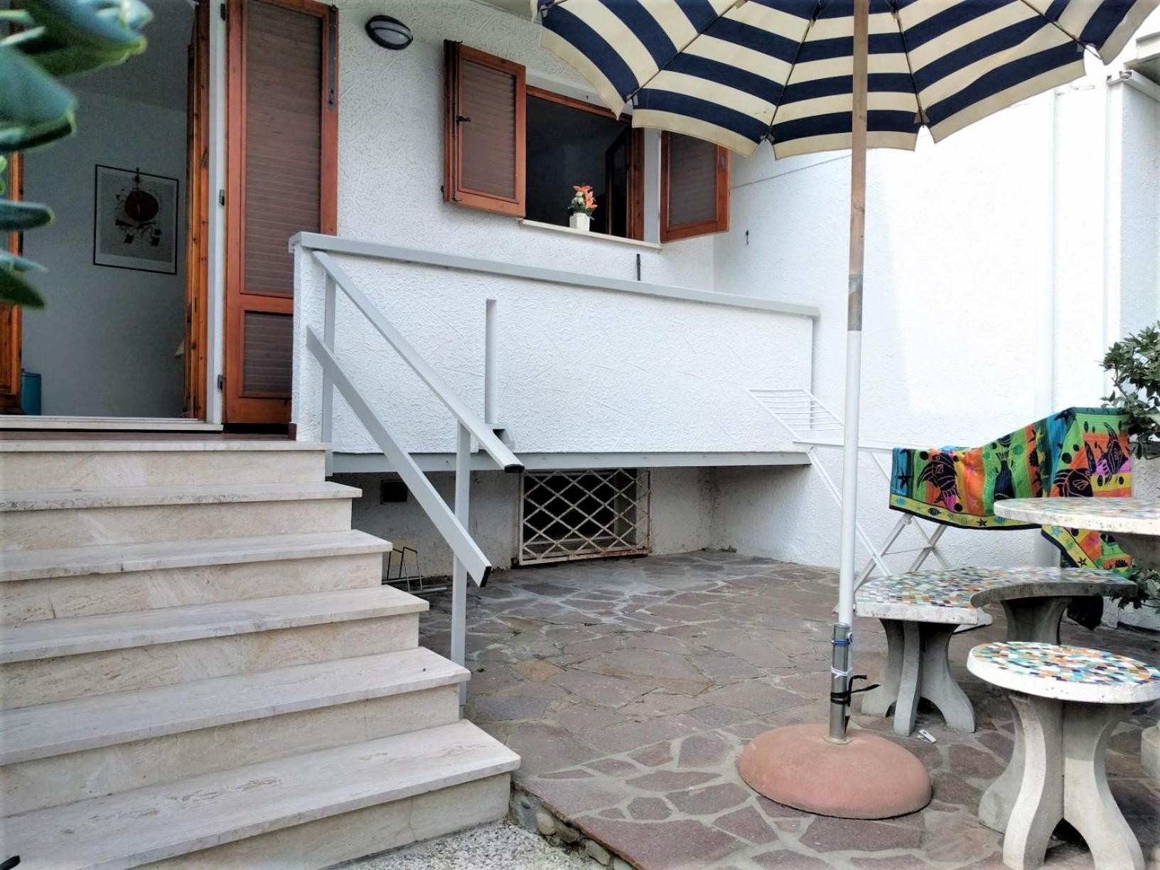 Residence Le Rose Marina Di Bibbona Exterior foto