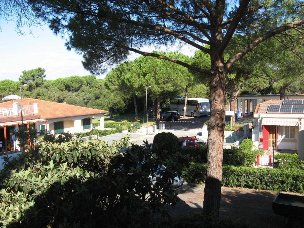 Residence Le Rose Marina Di Bibbona Exterior foto